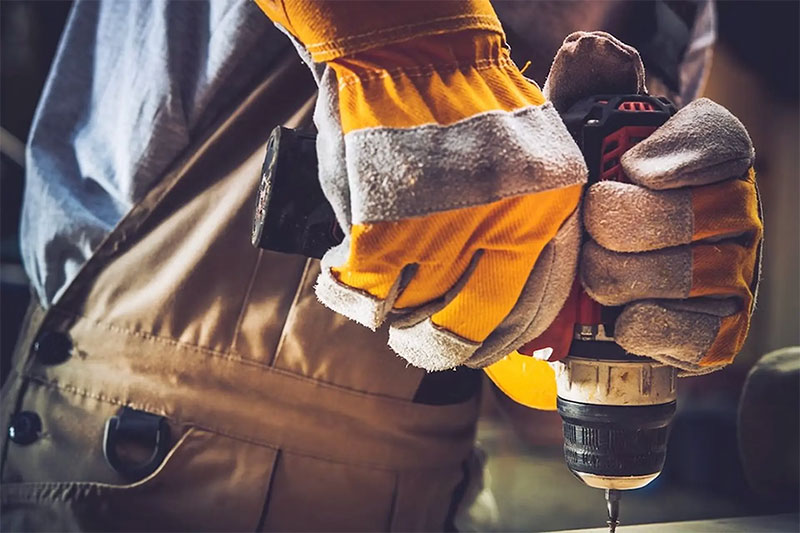 Găng tay bảo hộ chất lượng không chỉ giúp an toàn mà còn giảm mỏi tay, giảm chấn động và tạo sự thoải mái khi làm việc lâu dài.