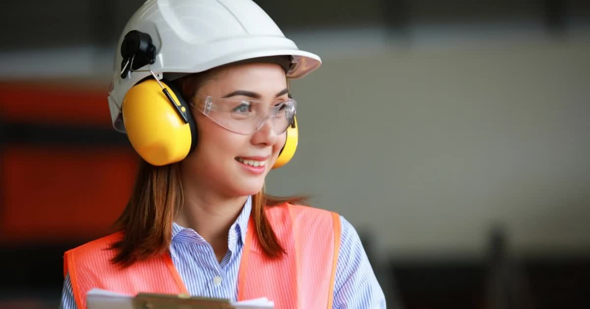 Đôi mắt là tài sản quý giá - hãy để kính bảo hộ đồng hành cùng bạn mỗi ngày làm việc.